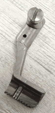 Лапка прижимная внутренняя Pfaff 145 (7.9 mm) 2/158 от магазина Promily в Нальчике
